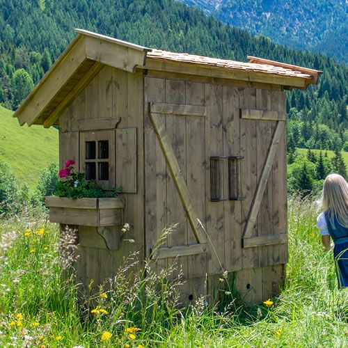 Alpenlaube mit geschlossener Einhängtüre